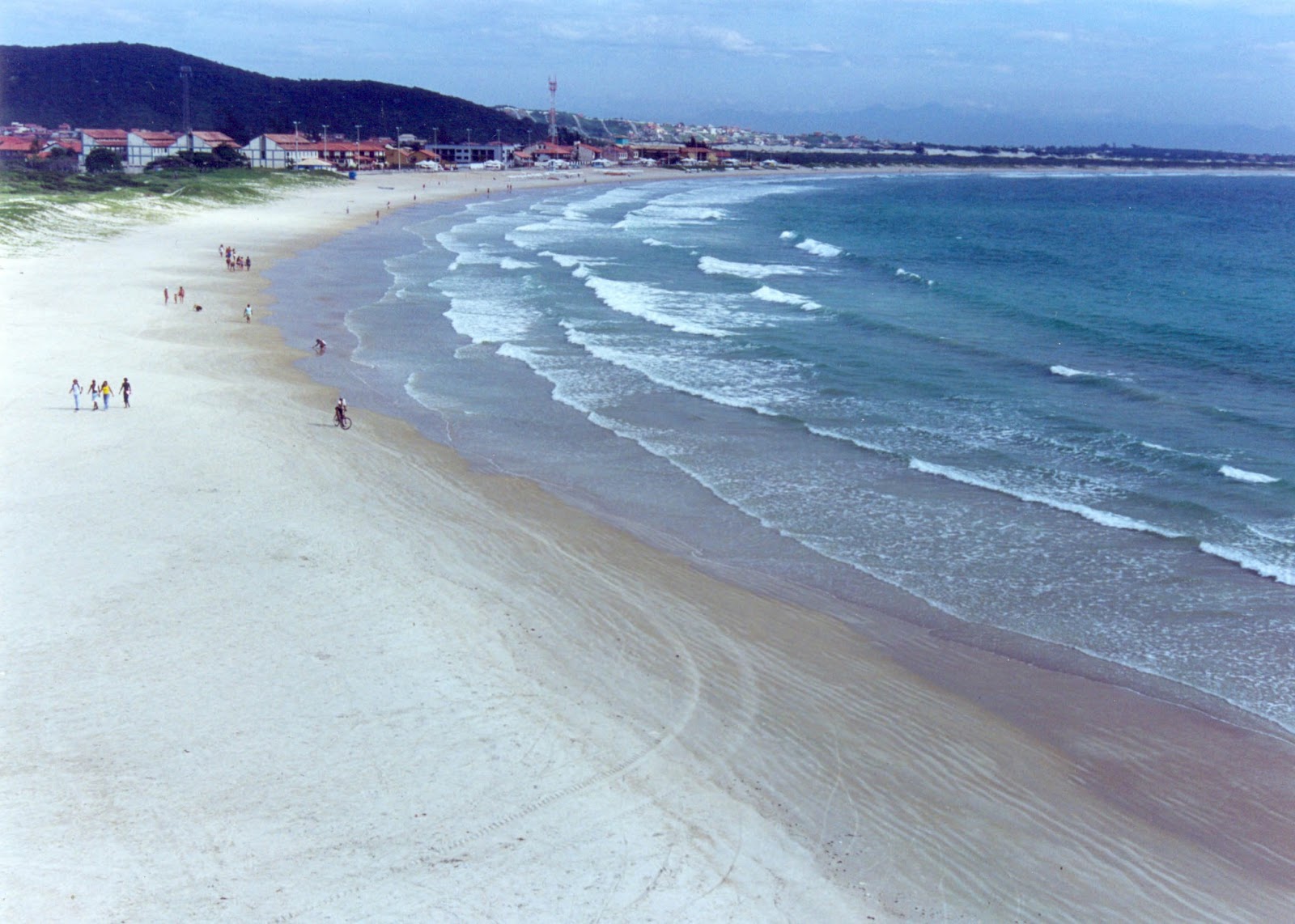 Obras em quiosques na Praia do Peró são embargadas por crime ambiental