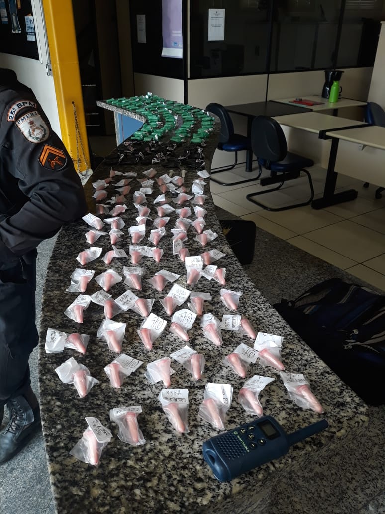 Segundo a PM, um homem foi preso e outros suspeitos fugiram. Foto: PM/Divulgação