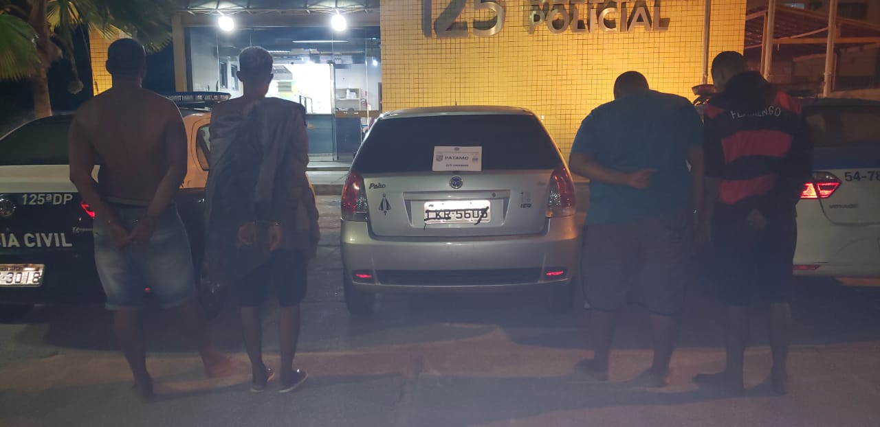 Segundo a PM, suspeitos confessaram fazer parte do tráfico na região de Búzios. Foto: PM/Divulgação