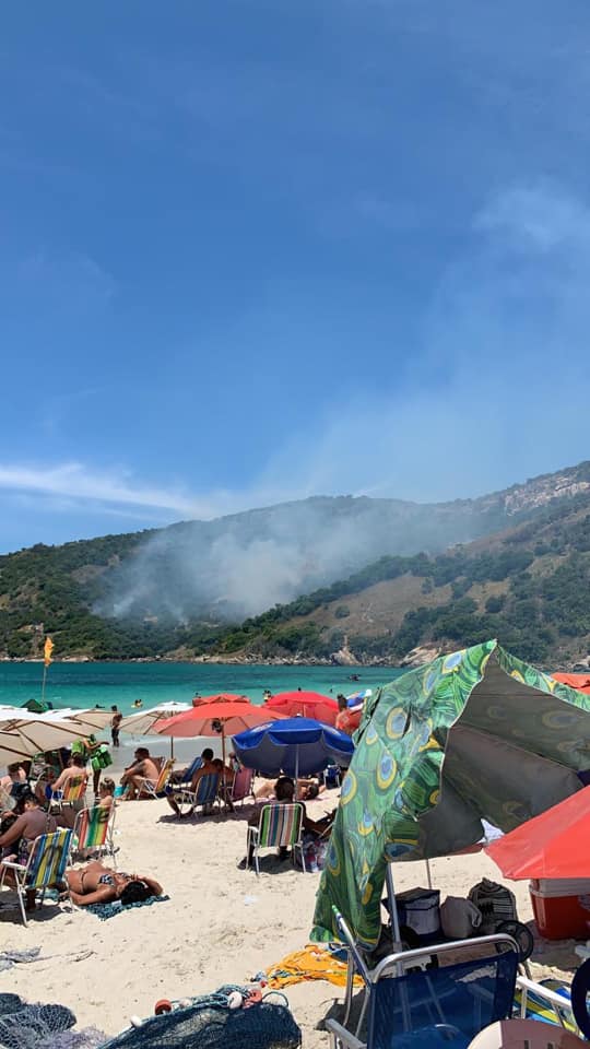 Incêndio pode ter sido causado pela falta de chuva e guimbas de cigarro jogadas na vegetação. Foto: Prefeitura/Reprodução
