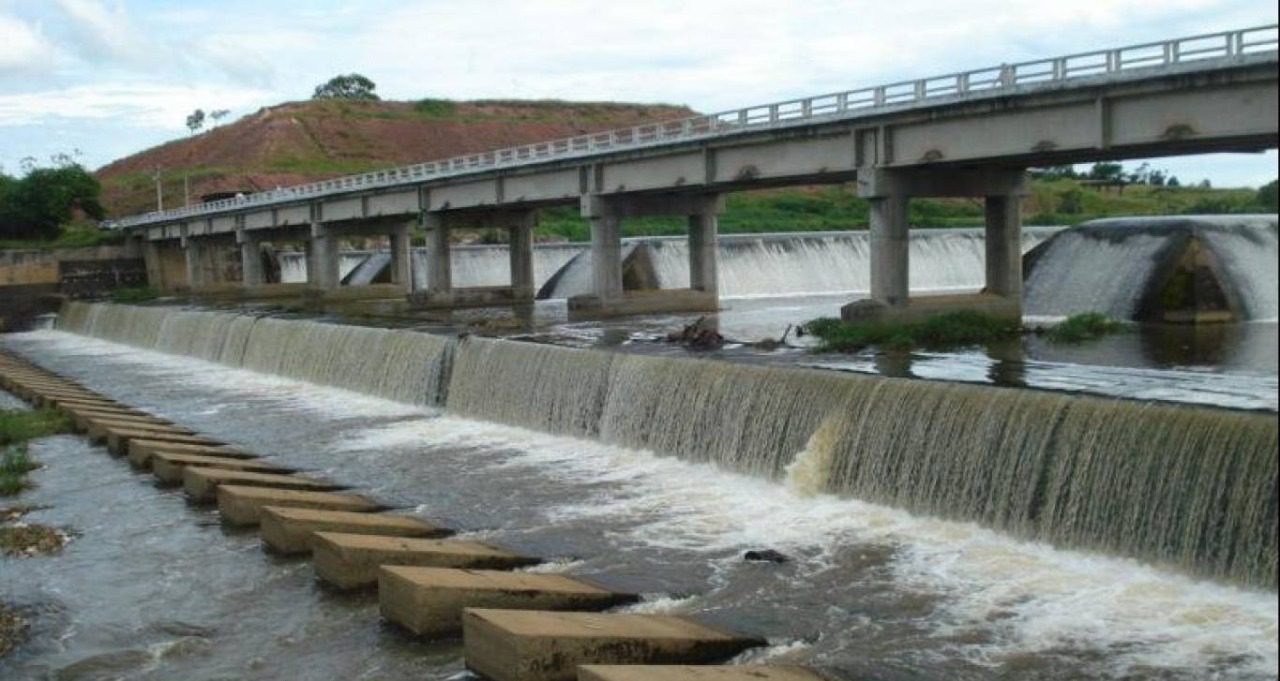 Barragem no rio São João é responsável pelo abastecimento de água para a Região dos Lagos. Foto: Internet/Reprodução
