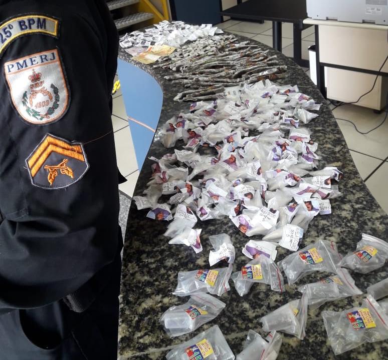 Rapaz de anos foi flagrado durante patrulhamento da PM no bairro Manoel Corrêa. Foto: PM/Divulgação