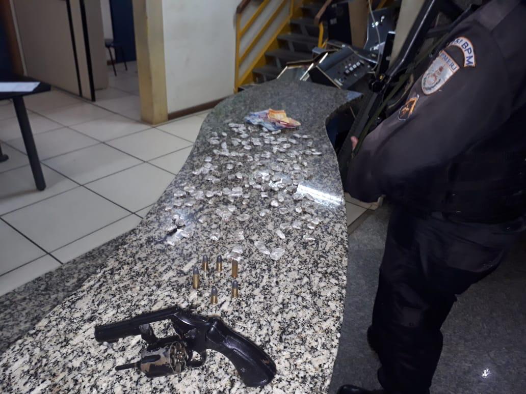 Confronto entre policiais e suspeitos do tráfico ocorreu no Morro dos Milagres. Foto: PM/Divulgação