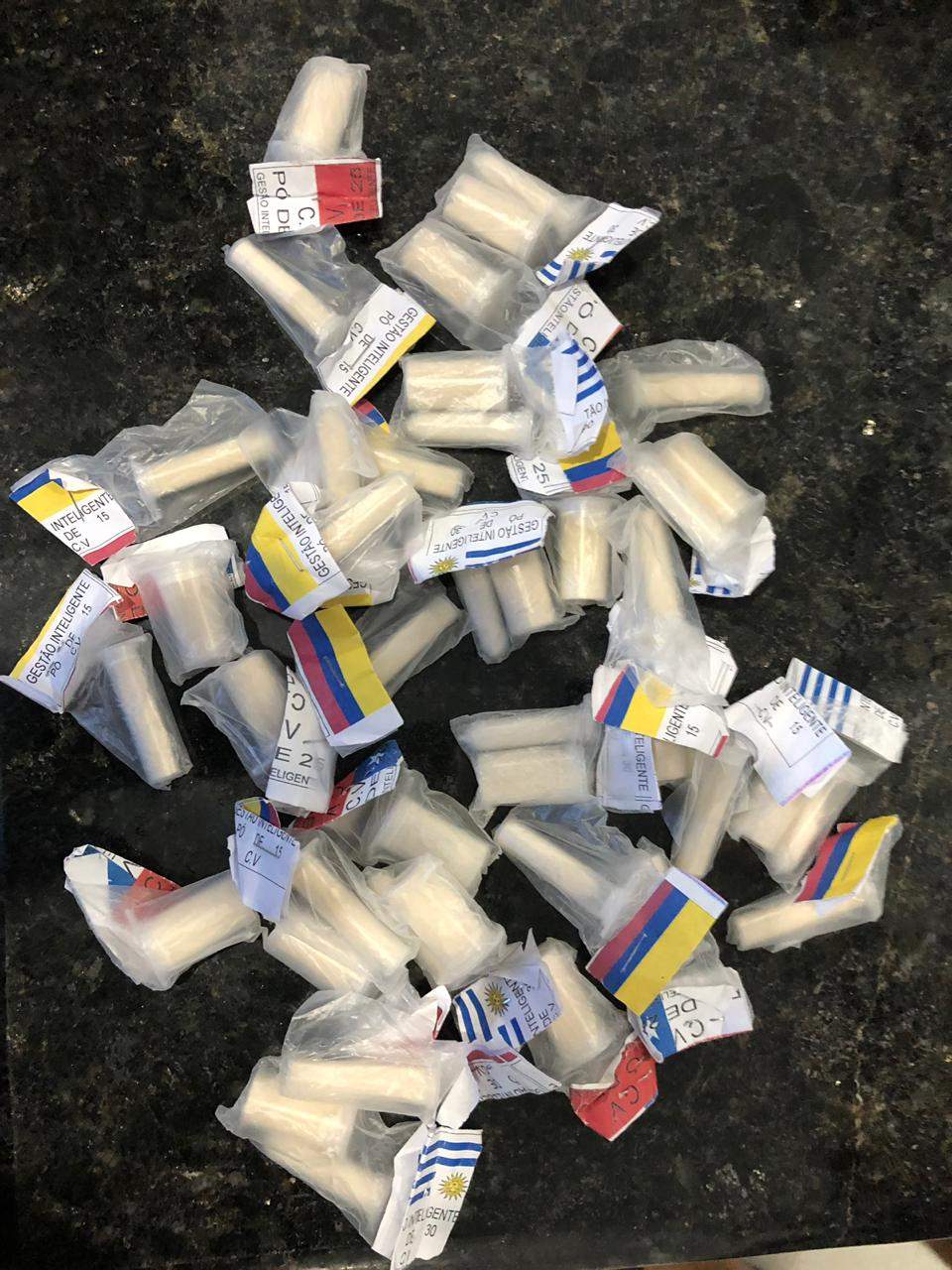 Um jovem foi apreendido portando drogas no bairro do Jardim Esperança, em Cabo Frio nessa quarta-feira (26).