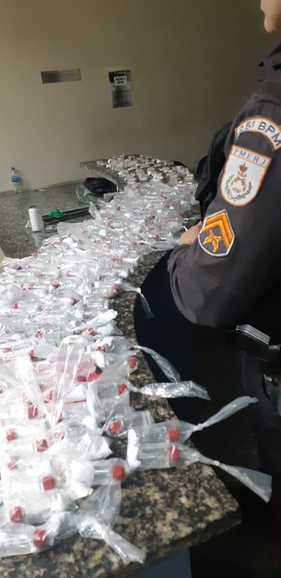 Após denúncias a polícia prendeu, nesse domingo (02),