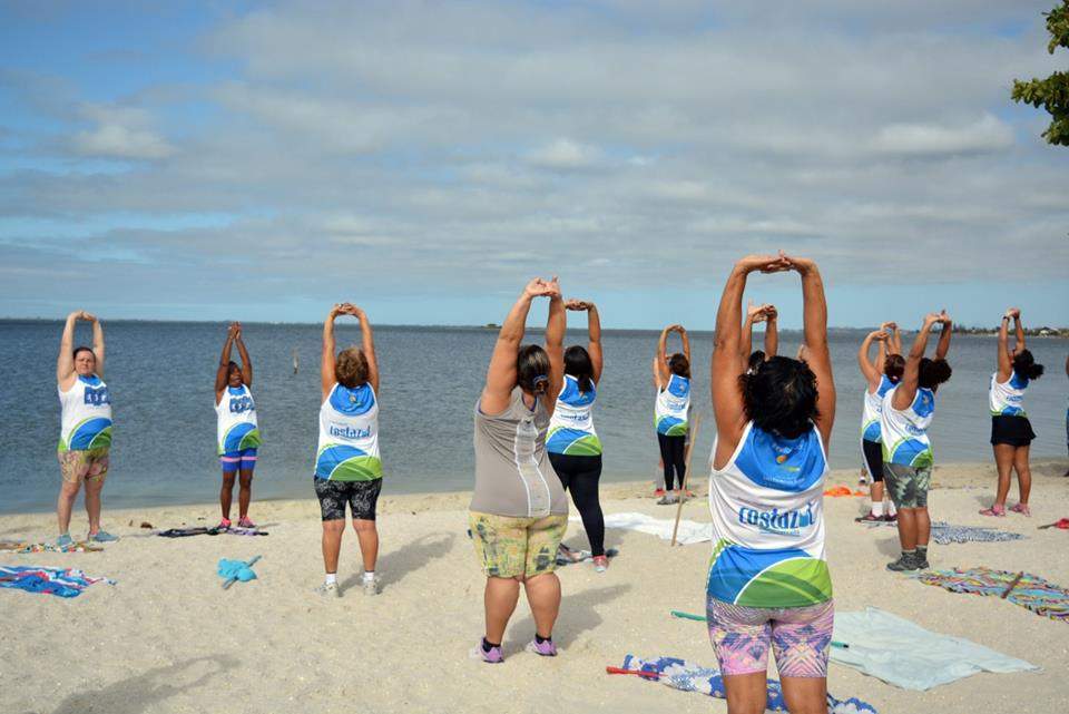 O projeto Orla em Movimento, da Subsecretaria Municipal de Esporte e Lazer, oferece à população de São Pedro da Aldeia a oportunidade de fazer exercícios físicos regularmente e se dedicar ao cuidado da saúde e do corpo.