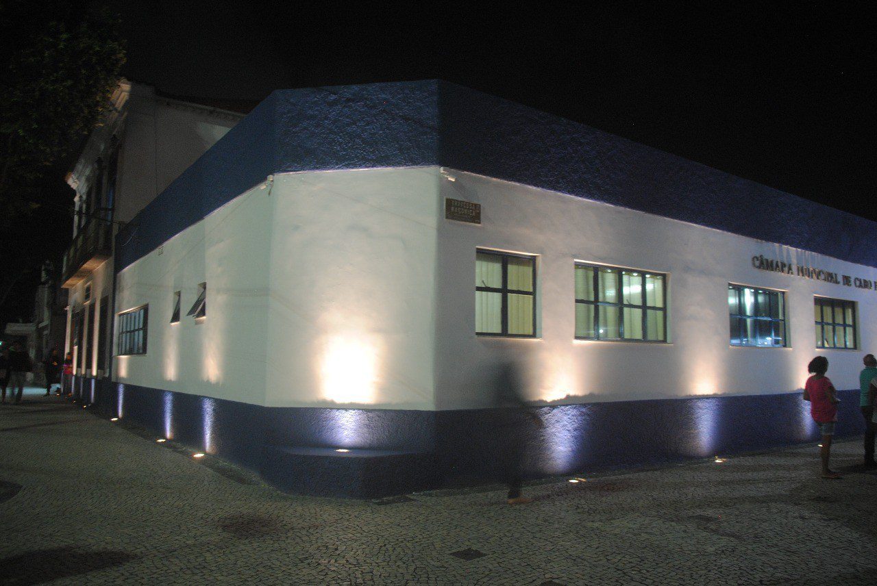 Na noite dessa quinta-feira (11), na última sessão antes do recesso da Câmara Municipal de Cabo Frio, deixou de ser colocado em pauta o projeto de lei que trata da isonomia salarial dos auxiliares de classe e inspetores de alunos