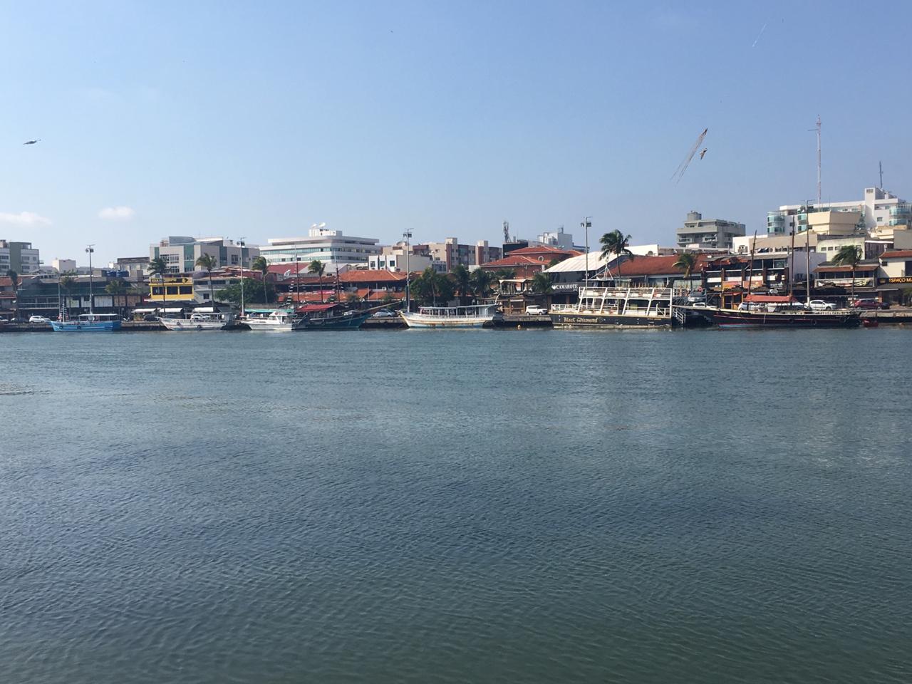 A semana começou com sol entre nuvens na Região dos Lagos. Ao longo dos dias, a previsão é de temperaturas oscilantes e instáveis, com uma chegada de uma frente na próxima quarta-feira (17), segundo informações do Instituto Nacional de Meteorologia (Inmet)