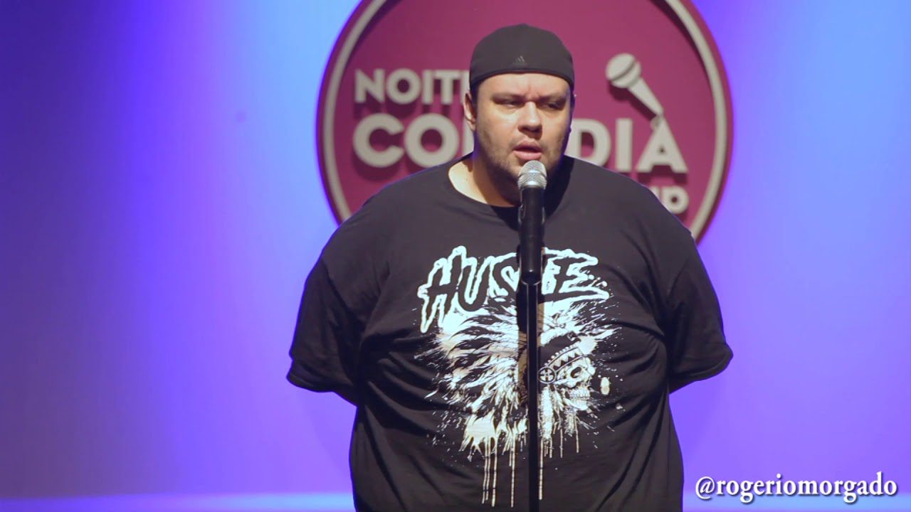 O humorista Rogério Morgado fará uma apresentação, neste sábado (13), às 20h30, no Teatro Municipal Átila Costa, em São Pedro da Aldeia.