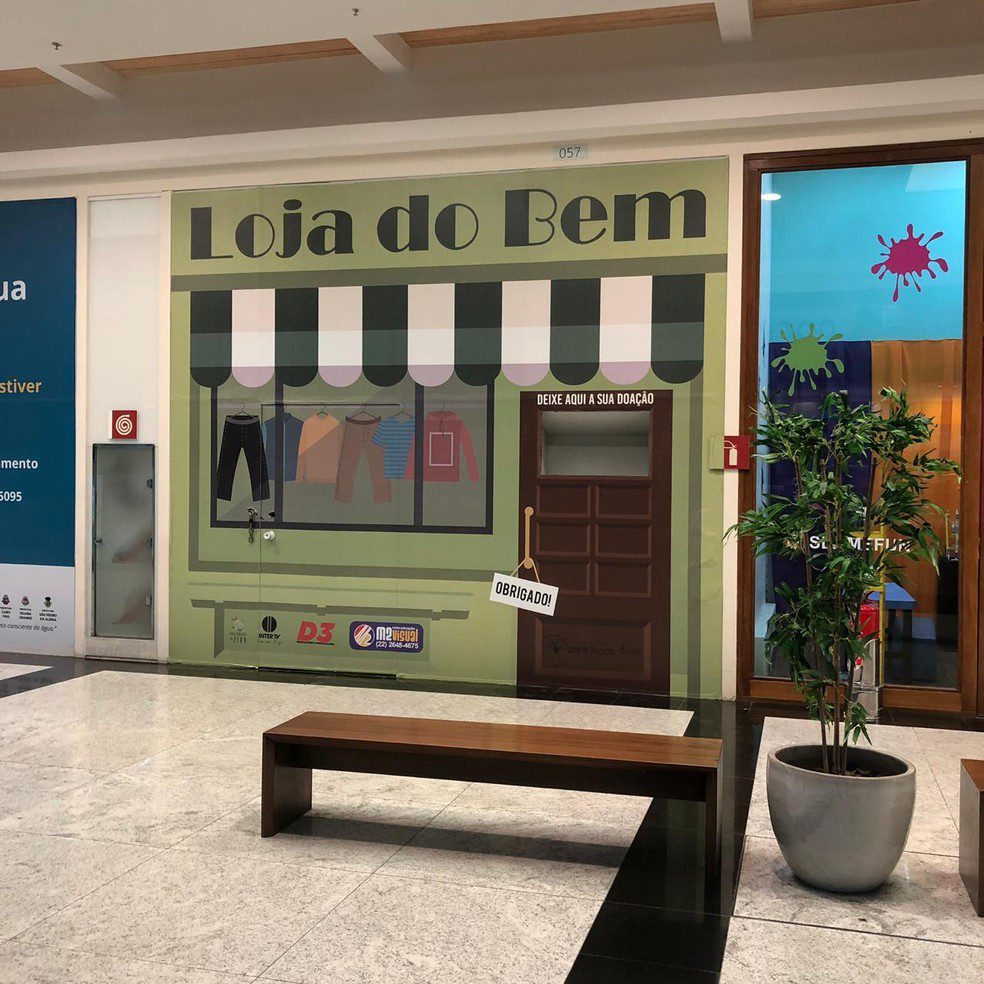 O Shopping Park Lagos entregou, na última semana, 2 mil peças de roupas arrecadadas durante a campanha do agasalho