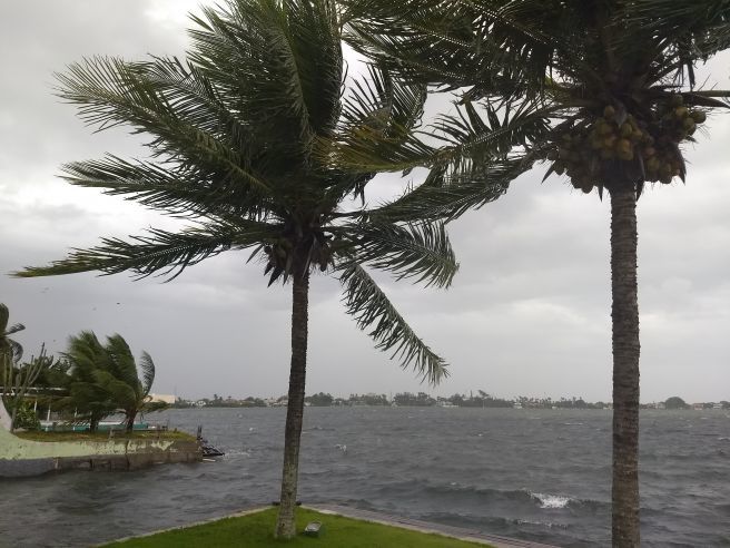 A Marinha do Brasil emitiu um alerta de ventos fortes para Cabo Frio e outros 42 municípios do Estado do Rio de Janeiro, a partir desta terça-feira (16).