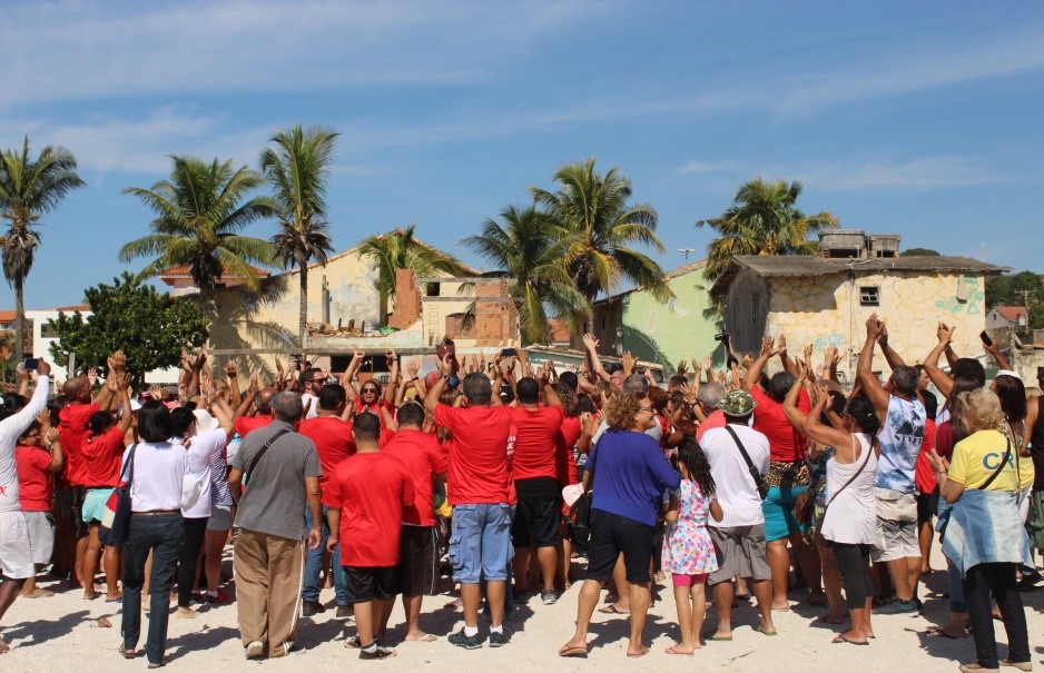 A Região dos Lagos, no interior do Rio de Janeiro, é conhecida por suas praias paradisíacas de águas cristalinas, e seu forte mercado turístico. Porém, o local também abriga um grande recurso natural, pouco menos lembrado, mas de grande importância para os moradores, a Lagoa de Araruama, maior laguna hipersalina em estado permanente do mundo.