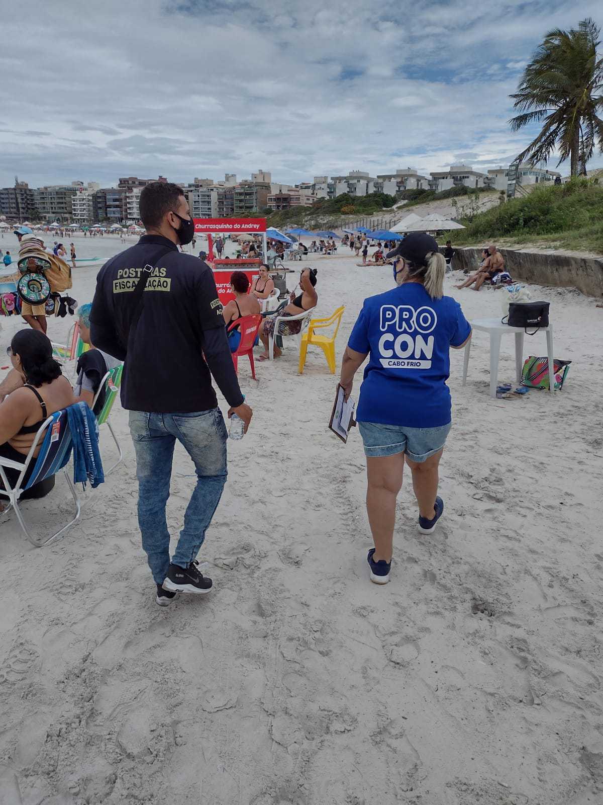 Ação busca fiscalizar e orientar sobre os serviços prestados pelos quiosques e barracas